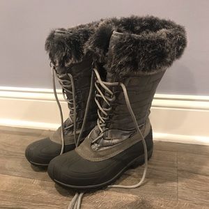 Snow boots